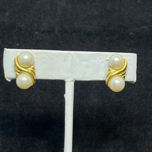 Vintage Napier Gold Tone Faux Pearl Screw Hinged Clip On Earrings (3535)